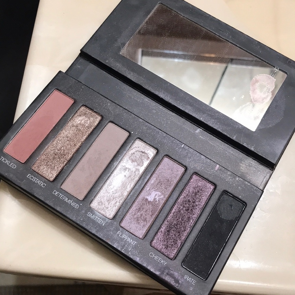 Younique addiction palette